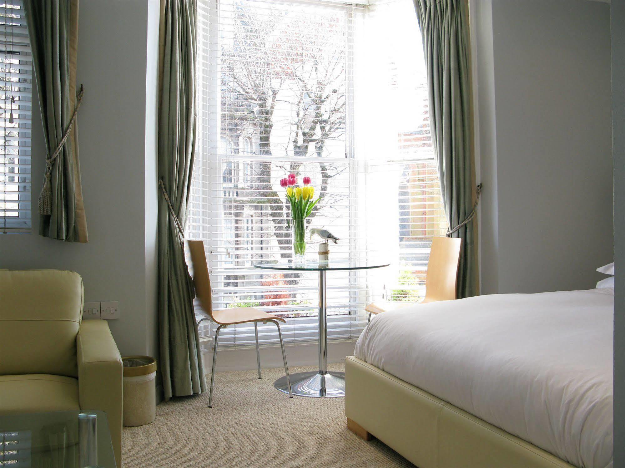 Oyo Lifestyle Hotel Sea Breeze Brighton Екстериор снимка