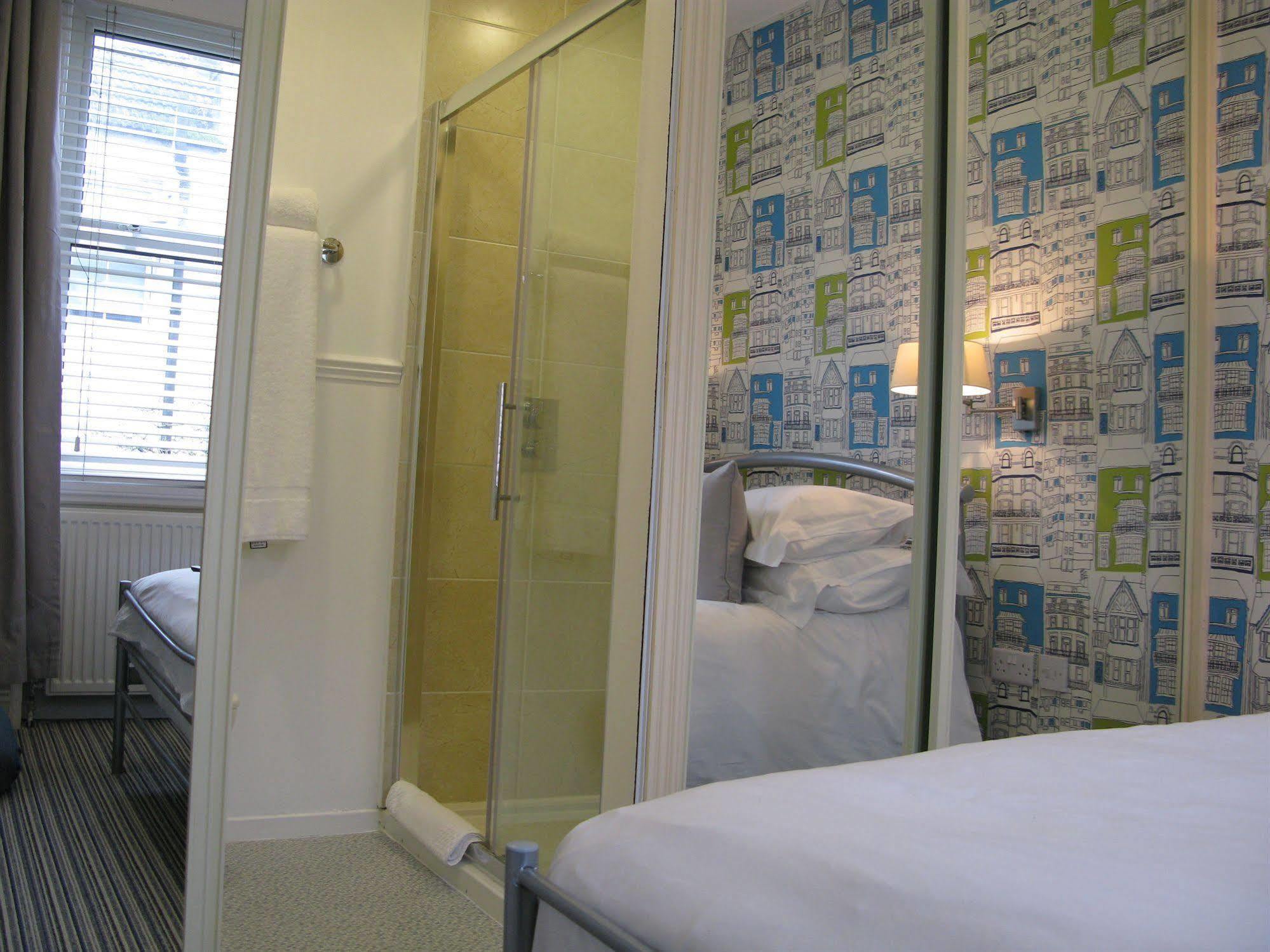 Oyo Lifestyle Hotel Sea Breeze Brighton Екстериор снимка