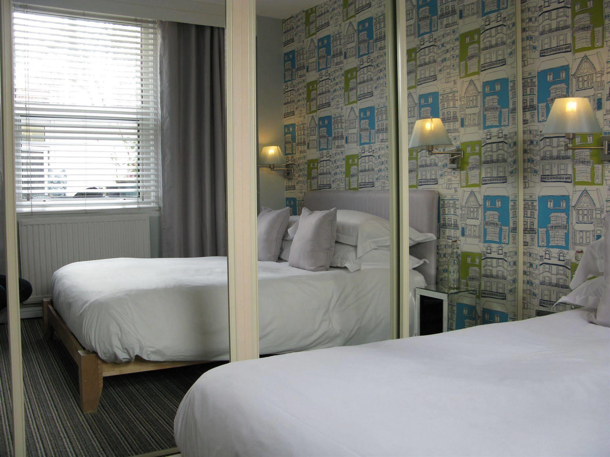 Oyo Lifestyle Hotel Sea Breeze Brighton Екстериор снимка