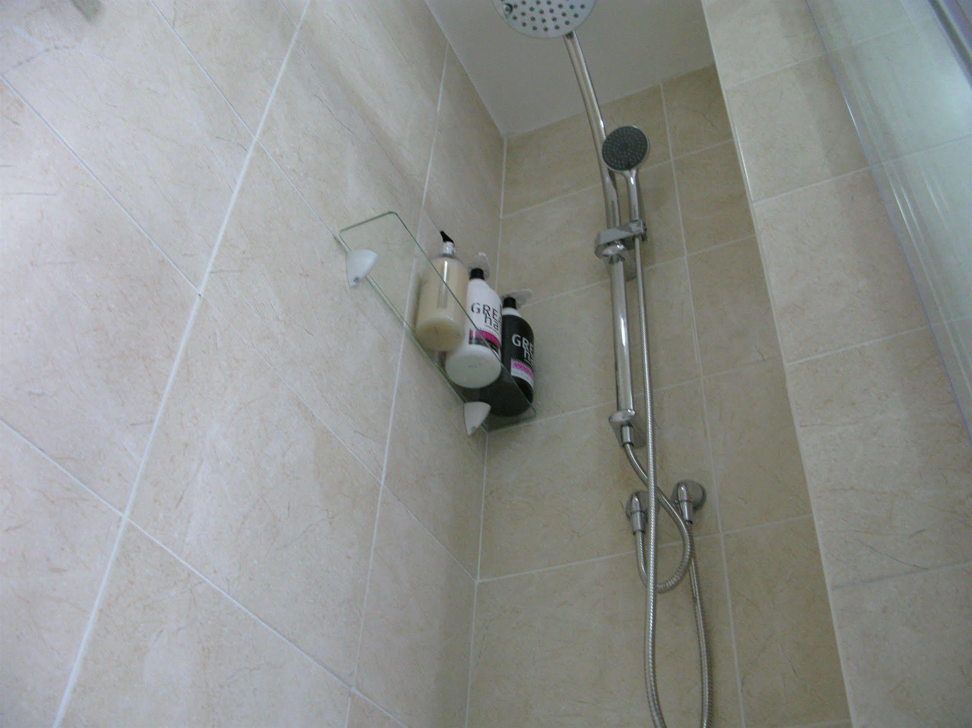 Oyo Lifestyle Hotel Sea Breeze Brighton Екстериор снимка