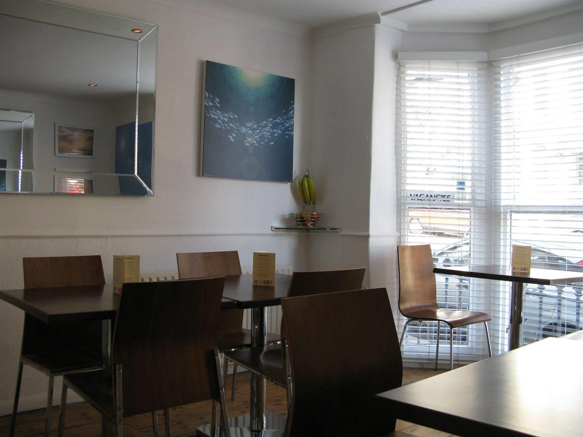 Oyo Lifestyle Hotel Sea Breeze Brighton Екстериор снимка