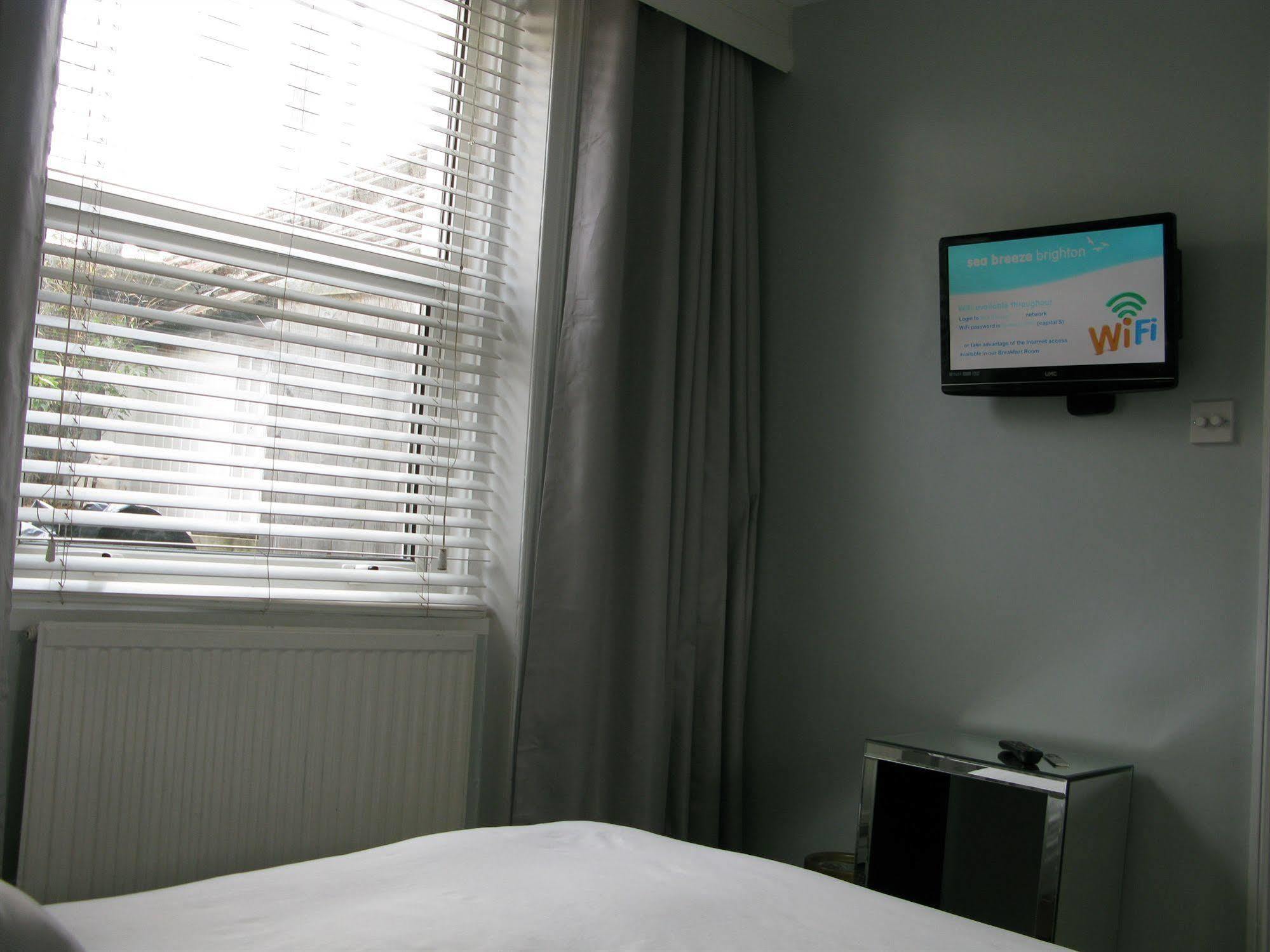 Oyo Lifestyle Hotel Sea Breeze Brighton Екстериор снимка