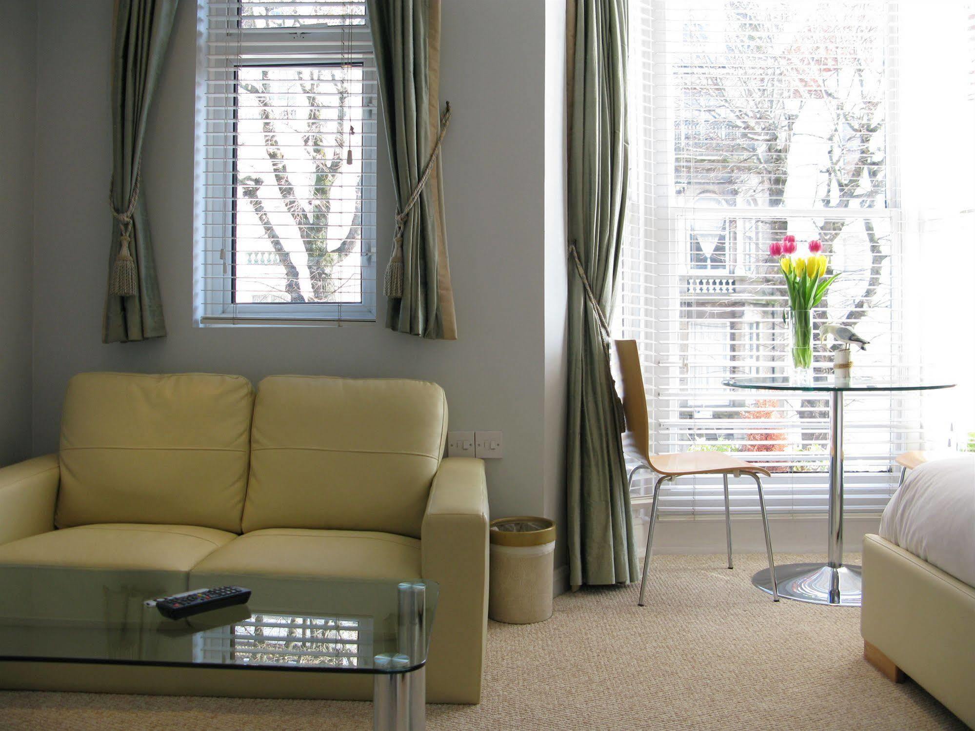 Oyo Lifestyle Hotel Sea Breeze Brighton Екстериор снимка
