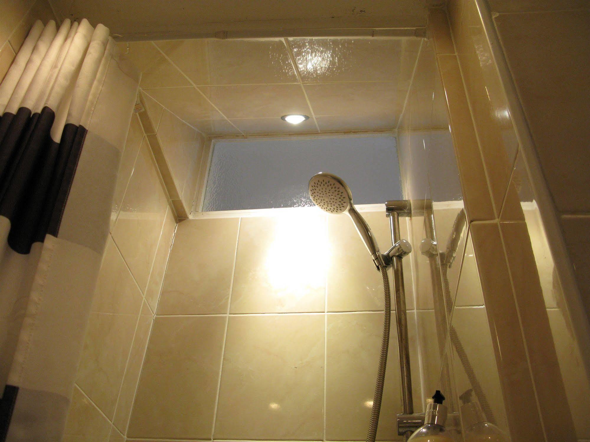 Oyo Lifestyle Hotel Sea Breeze Brighton Екстериор снимка