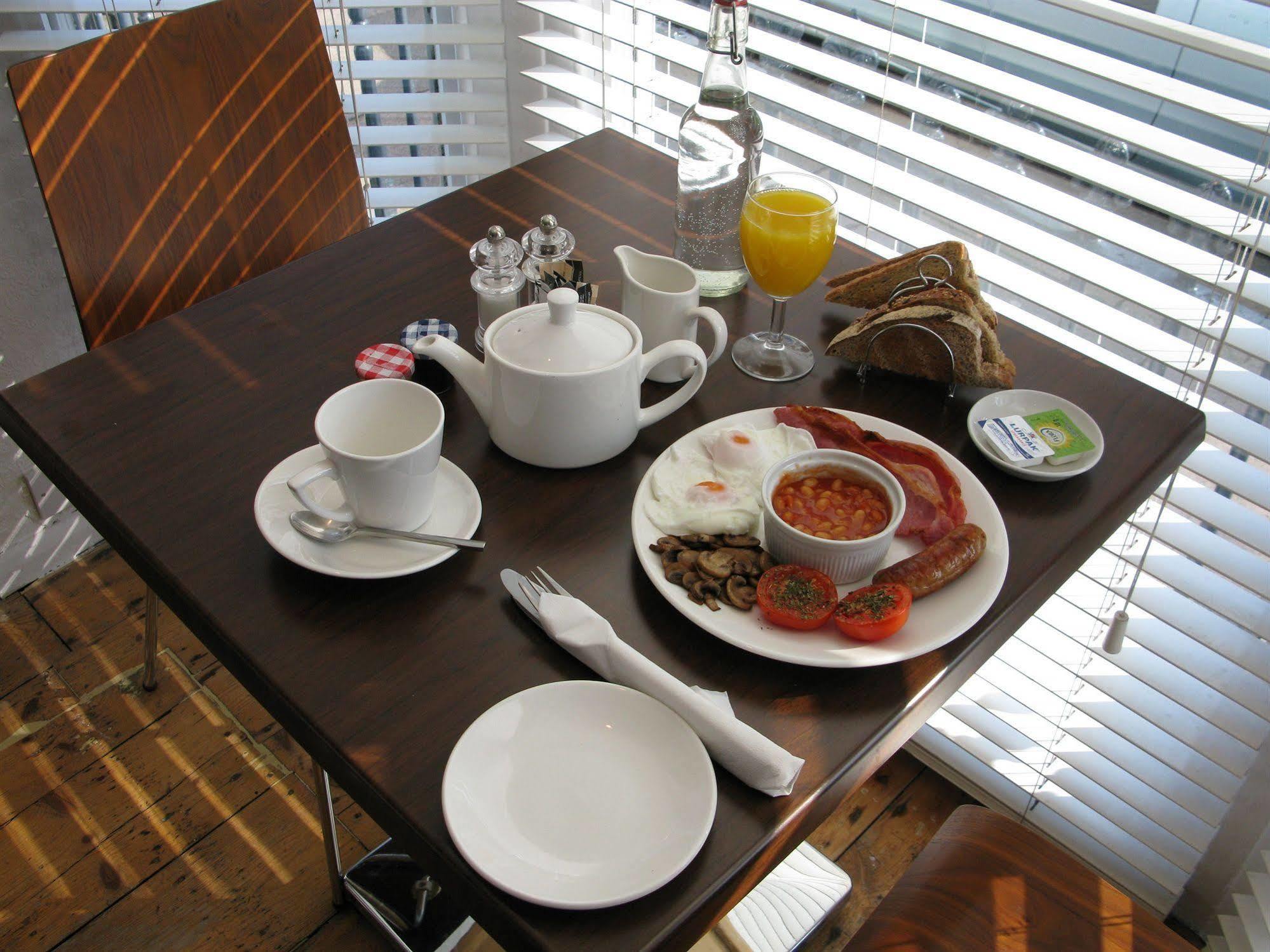 Oyo Lifestyle Hotel Sea Breeze Brighton Екстериор снимка