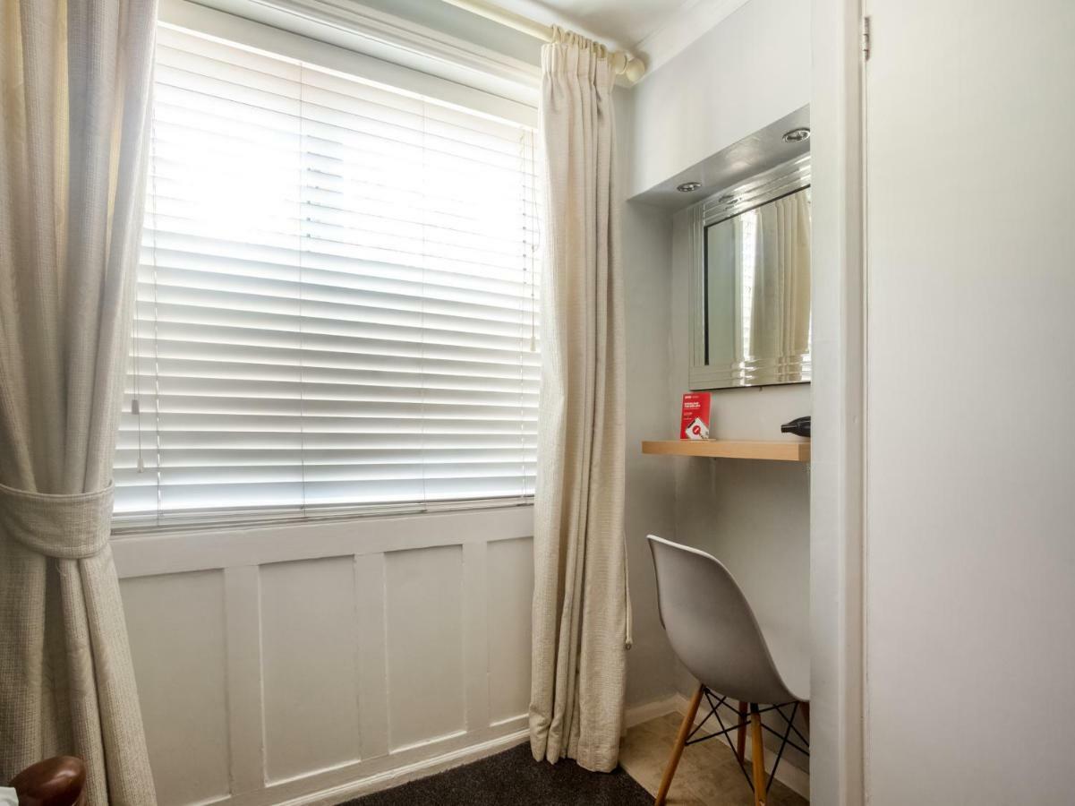 Oyo Lifestyle Hotel Sea Breeze Brighton Екстериор снимка