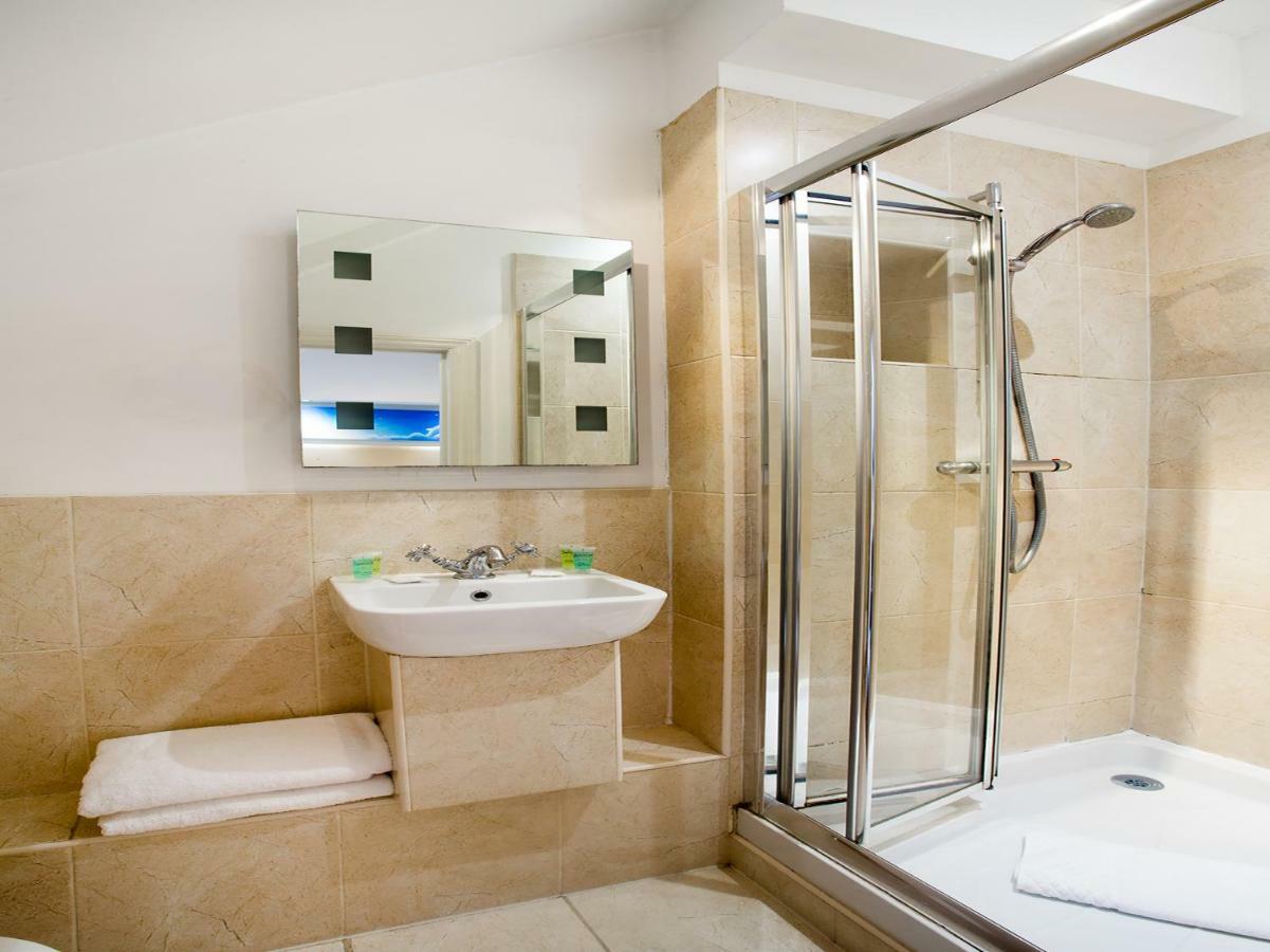 Oyo Lifestyle Hotel Sea Breeze Brighton Екстериор снимка