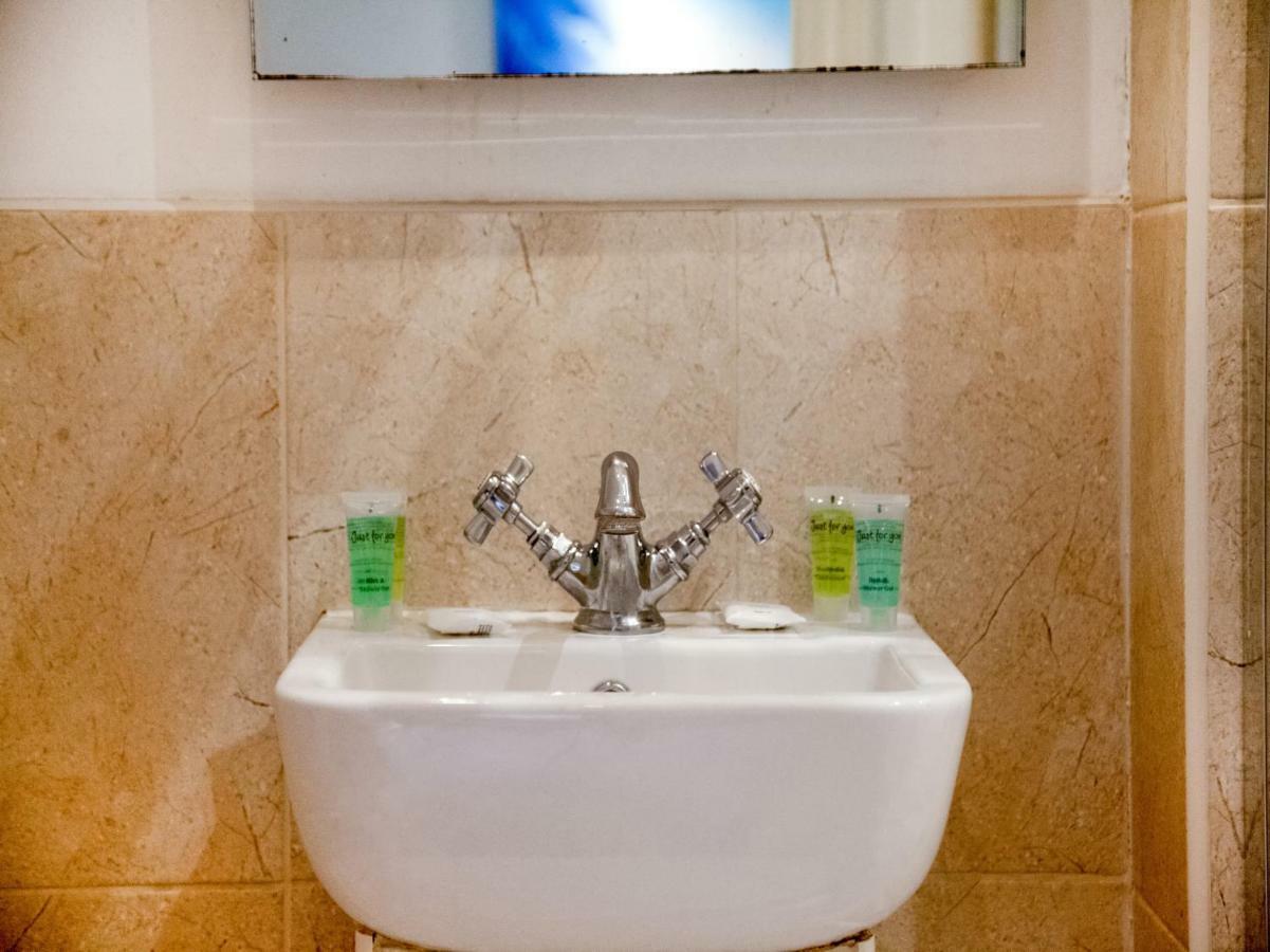 Oyo Lifestyle Hotel Sea Breeze Brighton Екстериор снимка